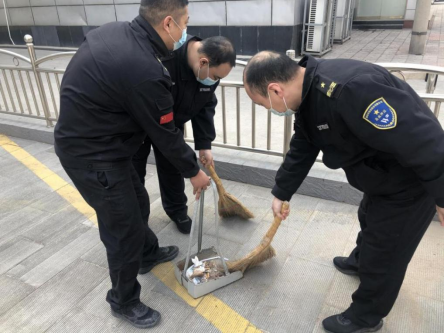 做永不生锈的螺丝钉 书写新时代“雷锋故事”1440.png