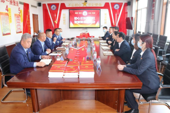 交通工程公司党支部与中国移动通信集团潍坊分公司政企客户部党支部举行“党建和创”签约仪式209.png