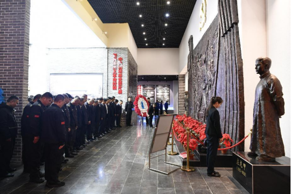 清明祭英烈 追惜思奋进145.png